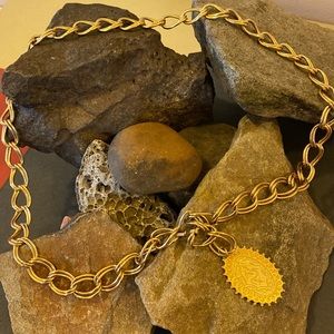 Adjustable gold style belt